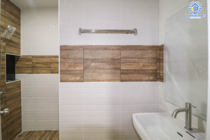 *****ทาวน์เฮ้าส์มือสองนนทบุรี ราคาพิเศษ! ม.เพชรเกษร ติวานนท์45 บ้านสวย พร้อมอยู่ เนื้อที่ 19 ตร.ว. ฟังก์ชั่น 2 ห้องนอน 2 ห้องน้ำ ต่อเติมครัว+โรงรถ มีเคาน์เตอร์ครัว บนทำเลดีที่สุด! เดินทางสะดวก ใกล้เซ็นทรัลรัตนาธิเบศร์ , เอสพลานาด แคราย และรถไฟฟ้าสายสีชมพู สถานีสามัคคี!